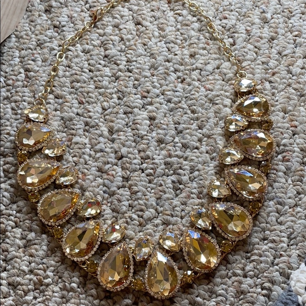 Bulky gold necklace